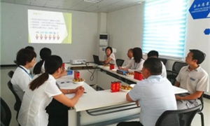 中岳店“交流面對(duì)面，溝通心貼心”員工經(jīng)驗(yàn)交流會(huì)圓滿舉行！