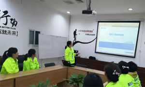 服務于心，管理于人——安徽淮南店職場禮儀與服務管理培訓 